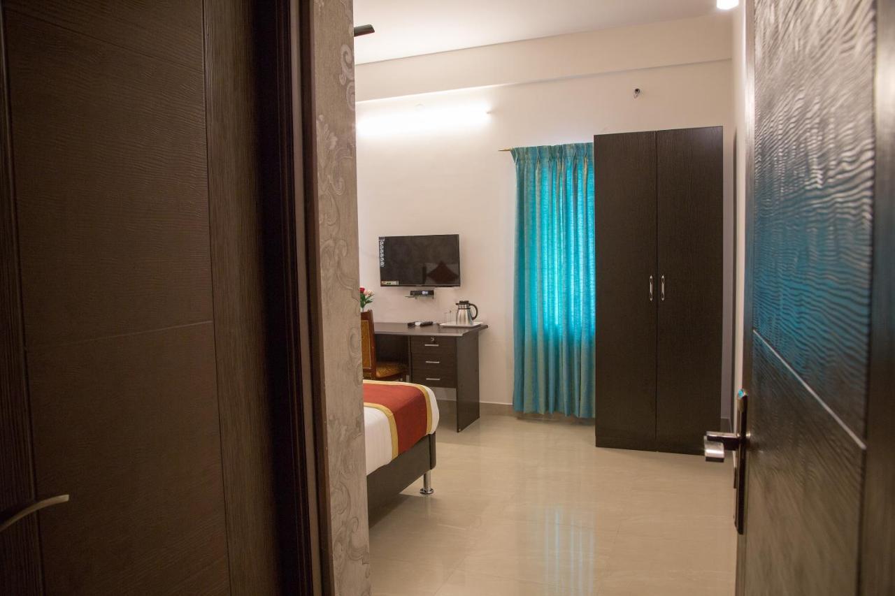 Oyo 8737 King Suites Bangalore Exterior foto